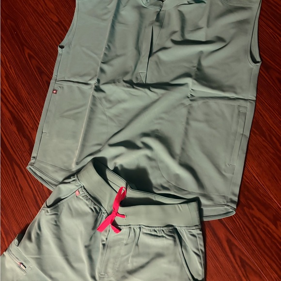 Figs Seafoam green pink Rafaela and jogger scrub set - Picture 2 of 3